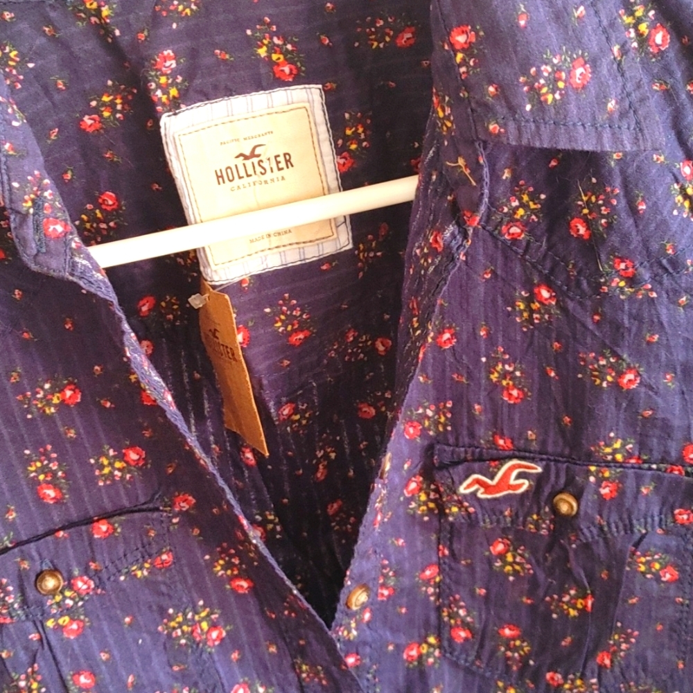Hollister Medium Navy/Floral Button Down - Picture 2 of 5